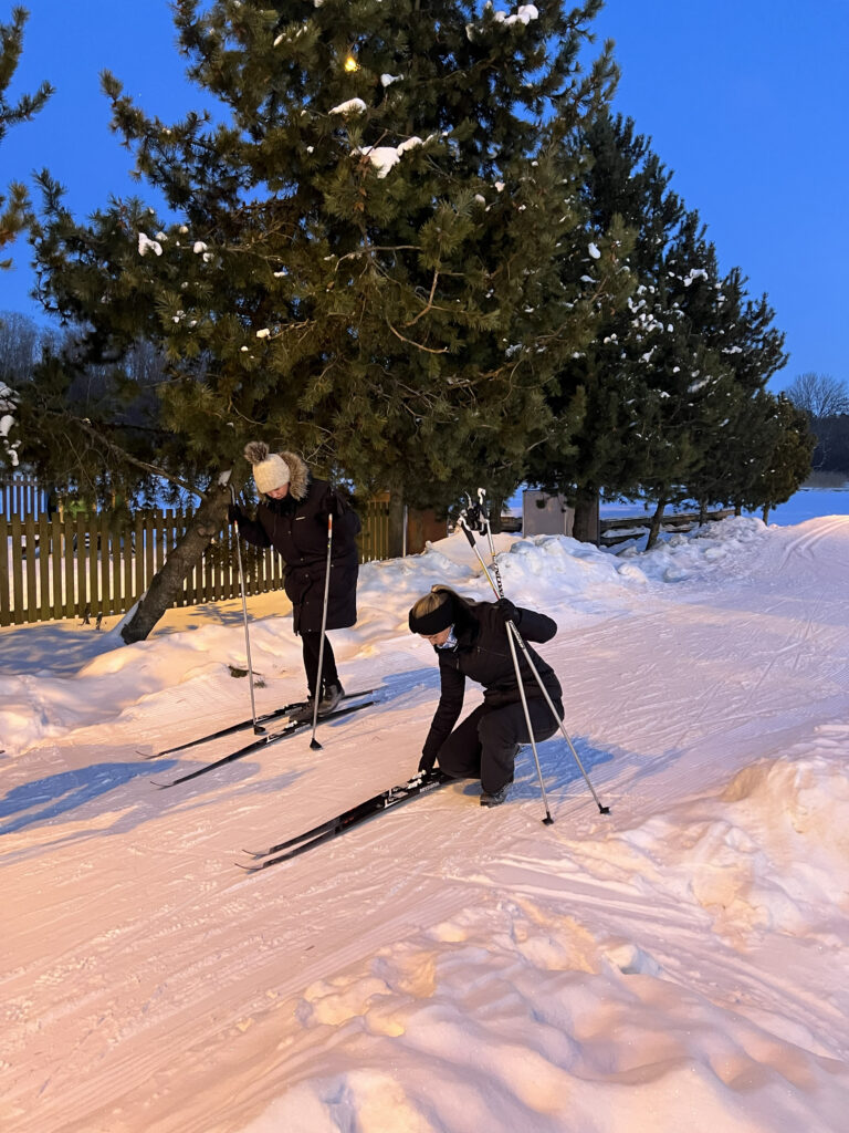 tammeri meeskond suusatamas
