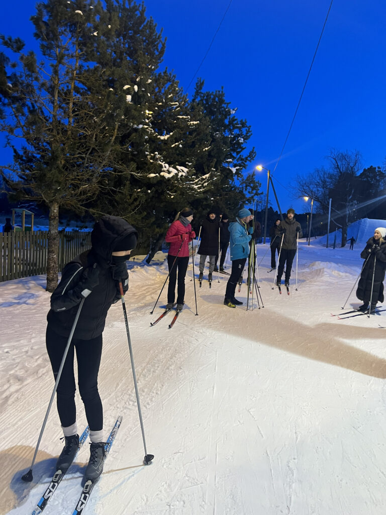 tammeri meeskond suusatamas