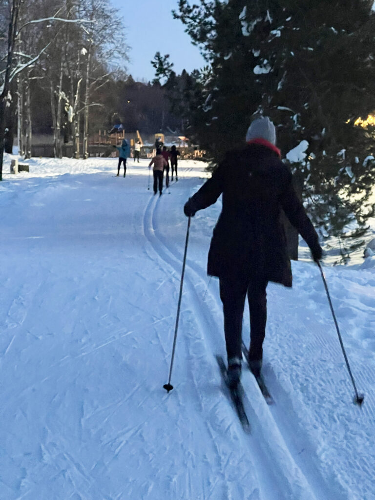 tammeri meeskond suusatamas