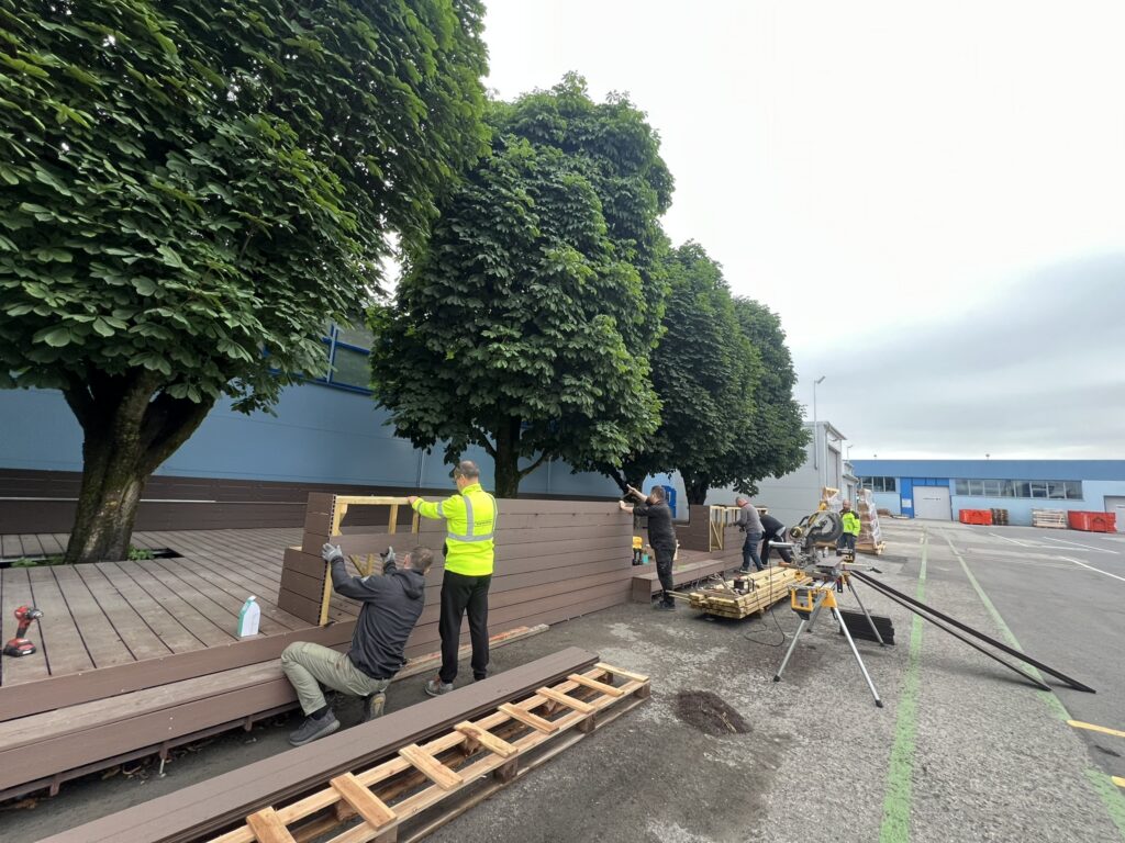 Tammer employees in the new outdoor leisure area
