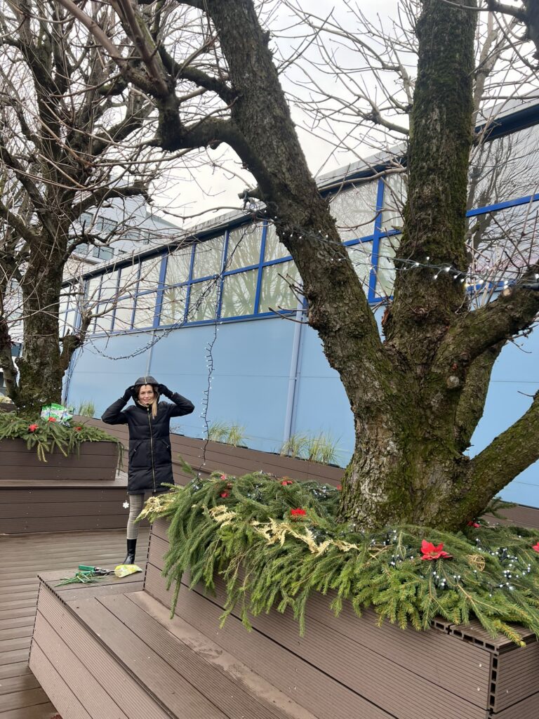 Tammer employees in the new outdoor leisure area