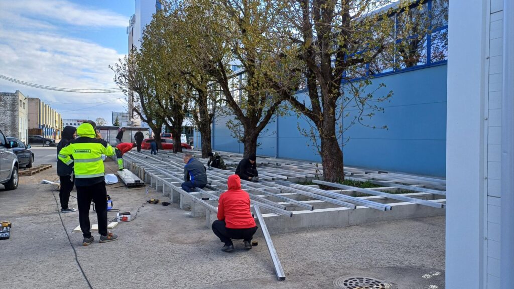 Tammer employees in the new outdoor leisure area