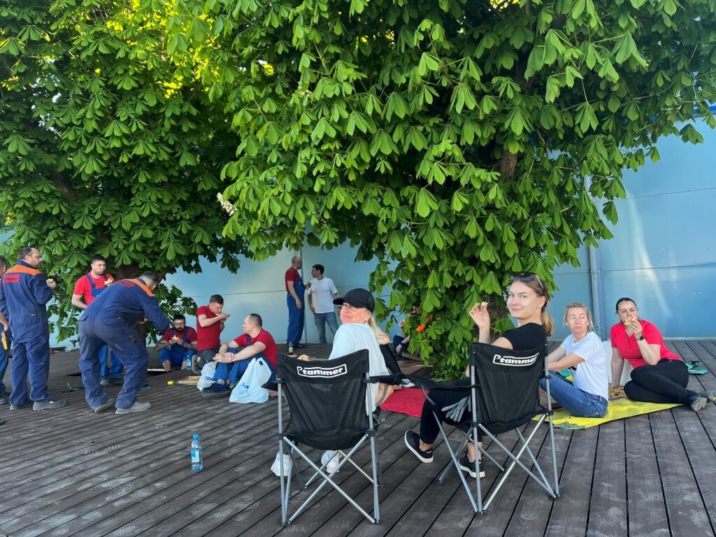 Tammer employees in the new outdoor leisure area